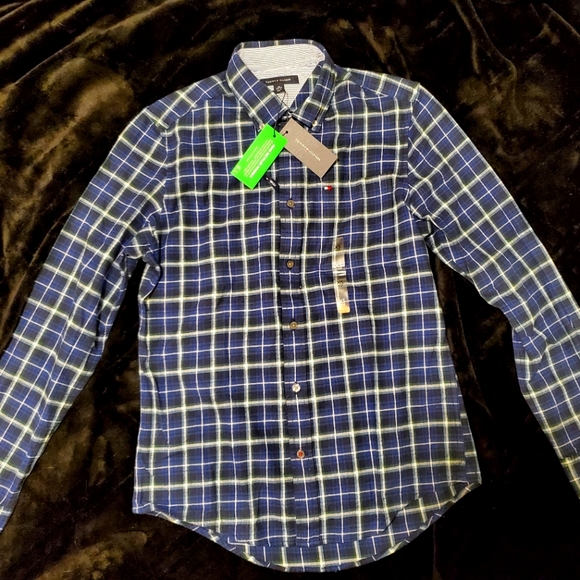 (SOLD) Tommy Hilfiger Men's Casual Dress Shirt - Picture 2 of 4